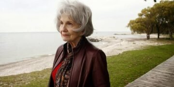 एलिस मुनरो (एमंडसैन) : अपर्णा मनोज