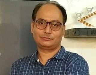 पिरामिड के नीचे: नरेश गोस्वामी