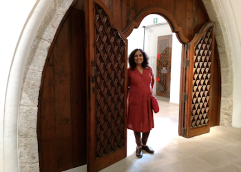 अन्यत्र : शरद ऋतु में सिट्जेज : सुषमा नैथानी